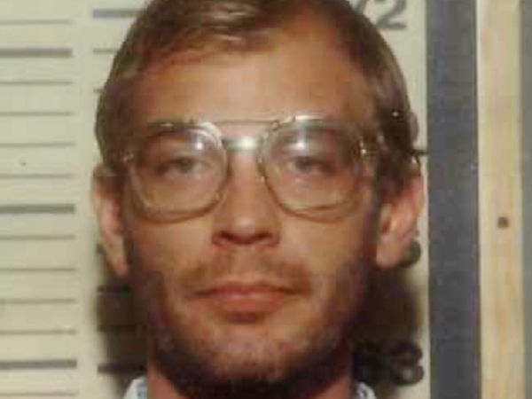Jeffrey Dahmer: Asesino Canibal - Roots of Rage