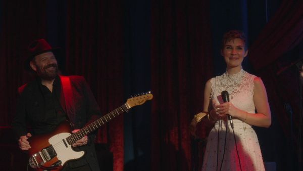 Nashville - Solo tenemos amor para desmostrar