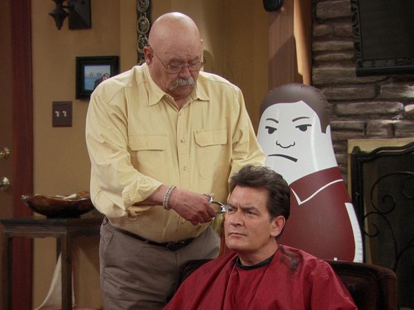 Anger Management - Charlie se mete a la cama con Jordan y su ex