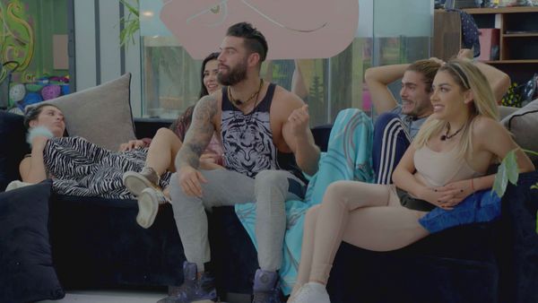 Acapulco Shore (ENG) - Soccer and punches