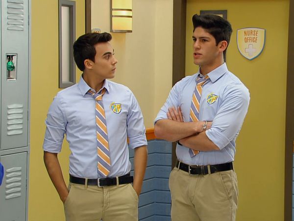 Every Witch Way - Unidas Venceremos