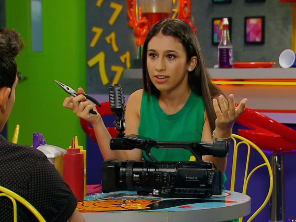 Every Witch Way - Equipe Resgate Zumbi
