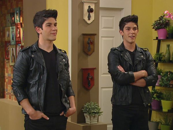 Every Witch Way - Problema em Dobro