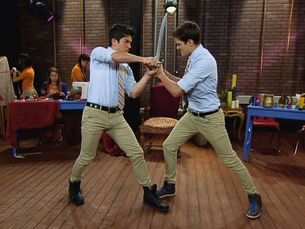 Every Witch Way - Sobre um Mago