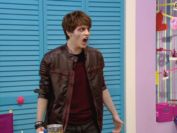 Every Witch Way - Namorado Zumbi
