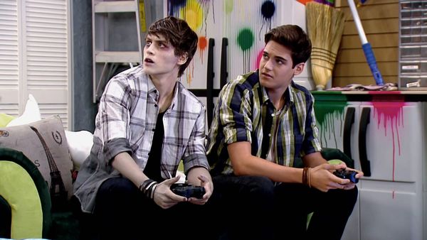 Every Witch Way - Andi e Phillip Estão Namorando!