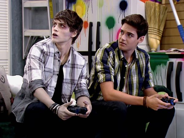 Every Witch Way - Andi e Phillip Estão Namorando!