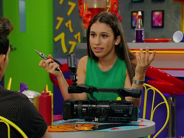 Every Witch Way - Equipo de Rescate Zombi