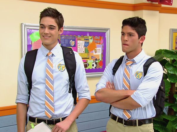 Every Witch Way - Fuera de Control