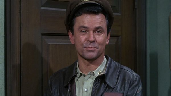 Hogan's Heroes - Praise The Fuerher And Pass The Ammunition