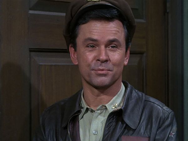 Hogan's Heroes - Praise The Fuerher And Pass The Ammunition