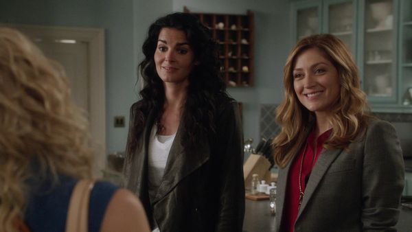 Rizzoli & Isles - Hometown Glory