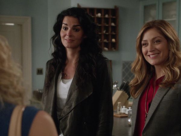 Rizzoli & Isles - Hometown Glory