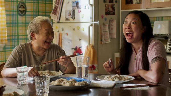 Awkwafina is Nora from Queens - La abuela adora a Nora