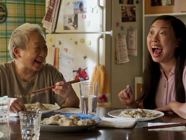 Awkwafina is Nora from Queens - La abuela adora a Nora