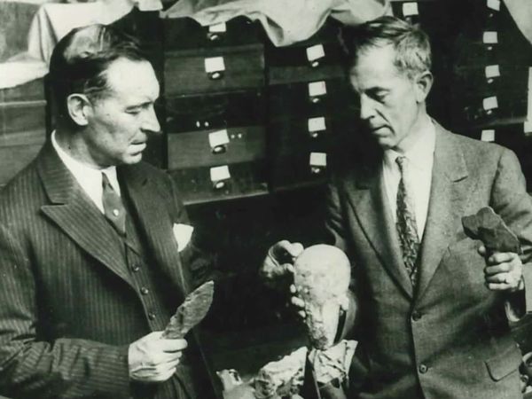 Myth Hunters - Himmler and the Holy Grail