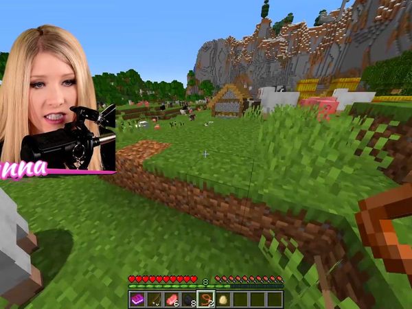 BriannaPlayz - How to Prank Leah Ashe as a Mob in Minecraft! / I Found a Villager Only Server in Minecraft!