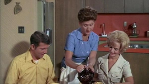 The Brady Bunch - A Club House Is Not A Home