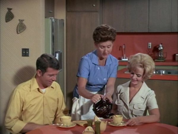 The Brady Bunch - A Club House Is Not A Home