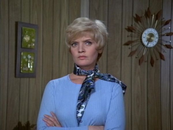 The Brady Bunch - To Move Or Not To Move