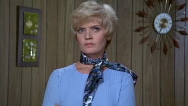 The Brady Bunch - To Move Or Not To Move