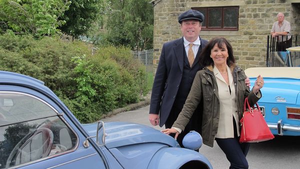 Celebrity Antiques Road Trip - Fiona Phillips and Richard Madeley