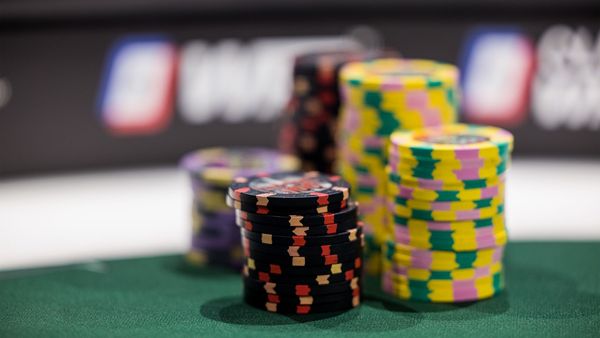 World Poker Tour - WPT Cash Game $100/$200 No Limit Holdem 2022 - Papel 4