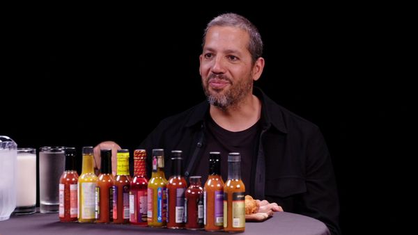 Hot Ones - David Blaine Does Magic While Eating Spicy Wings