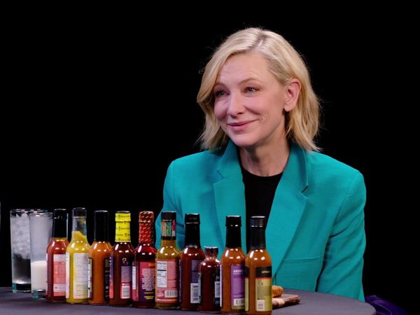 Hot Ones - Cate Blanchett Pretends No One's Watching While Eating Spicy Wings