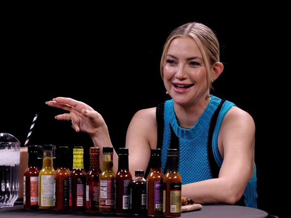 Hot Ones - Kate Hudson Stays Positive While Eating Spicy Wings