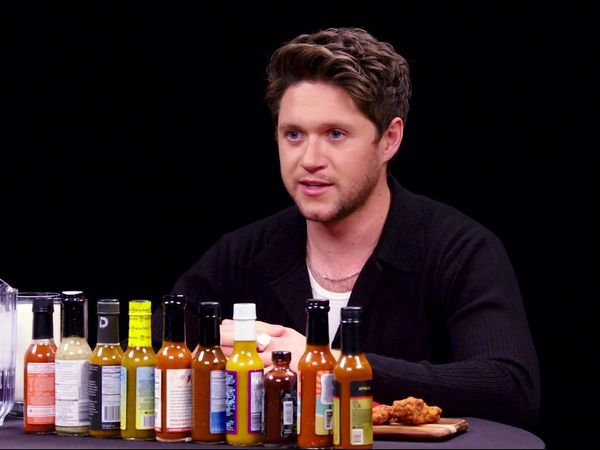 Hot Ones - Niall Horan Gets the Shakes While Eating Spicy Wings