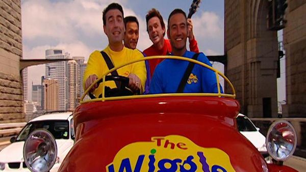 The Wiggles (Wiggles Show) - Fluff Out Your Feathers