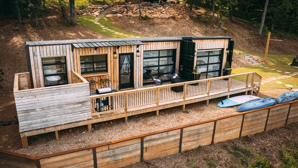 Tiny BNB - Decked-Out Destinations