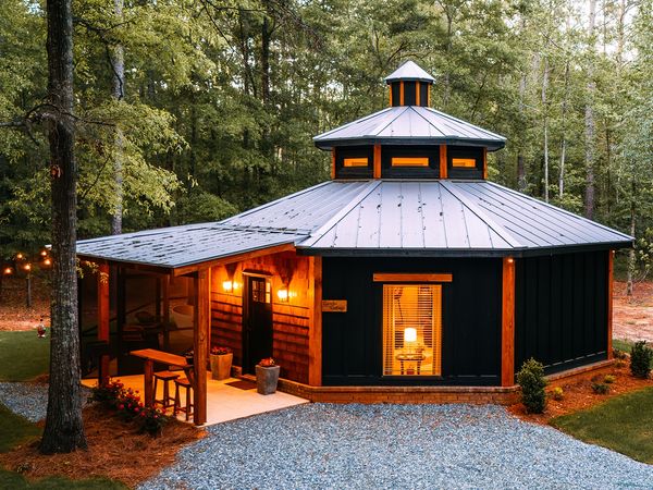 Tiny BNB - Tiny Treasures in the Round