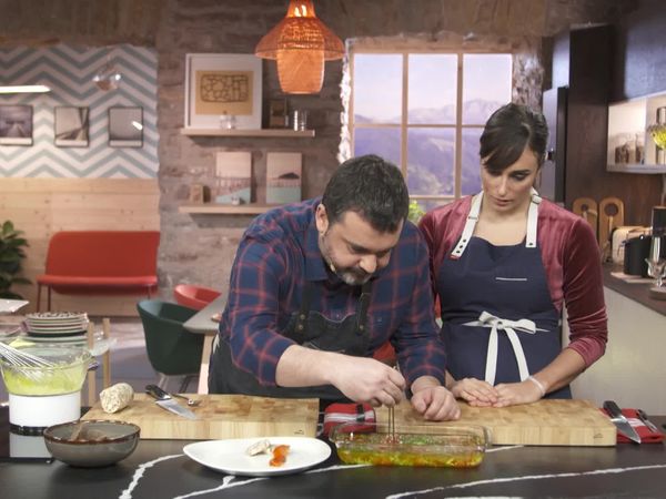 A Bocados - Salmon Marinado Con Mantequilla De Anchoas Y Bearnesa