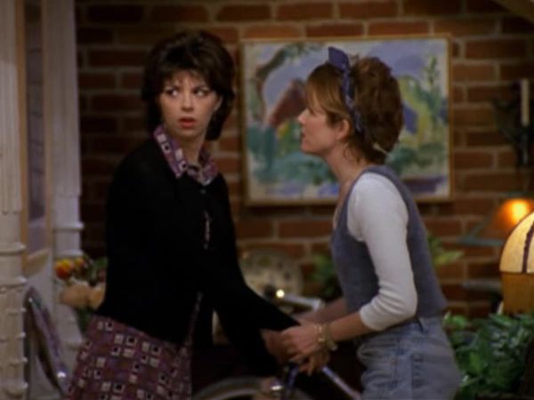 Caroline in the City - Caroline And The New Neighbor