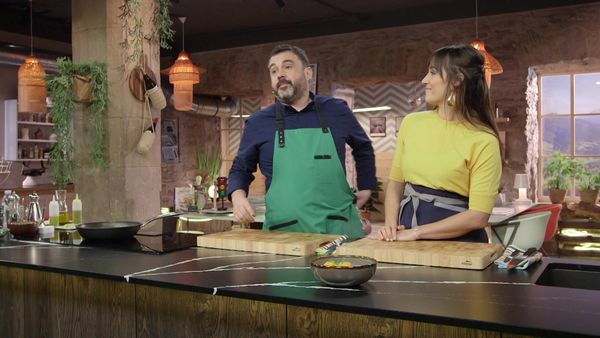 A Bocados - Carpaccio De Vieira Con Guisante Lagrima Y Caldo De Jamon