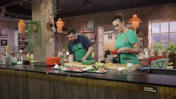 A Bocados - Entrecot Con Pimientos Verdes Rellenos