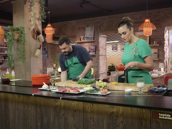 A Bocados - Entrecot Con Pimientos Verdes Rellenos