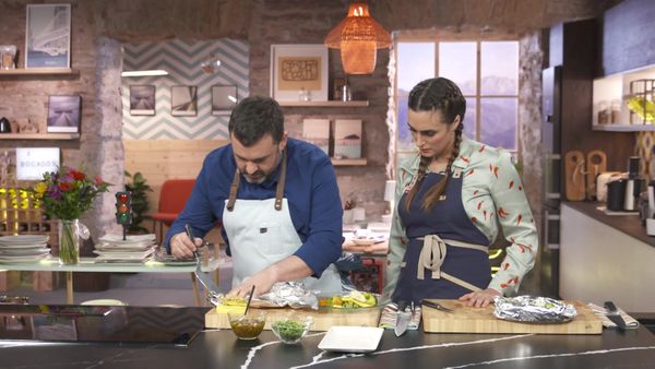 A Bocados - Verduras en papillote sobre polenta gratinada y majado de tomate seco