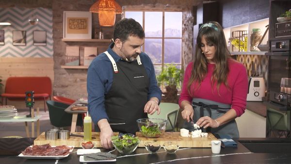 A Bocados - Pollo Escabechado Con Salmorejo Asado