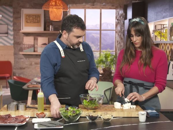 A Bocados - Pollo Escabechado Con Salmorejo Asado