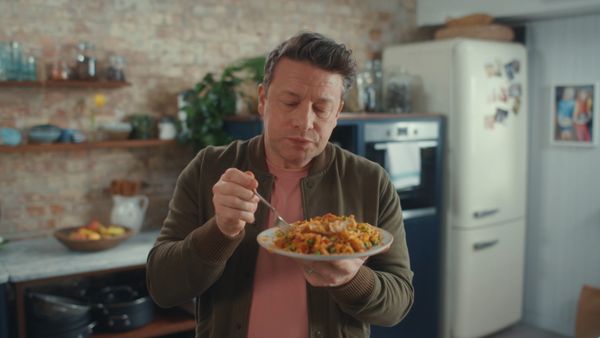 Jamie Oliver: Cooking For Less - Episode 104