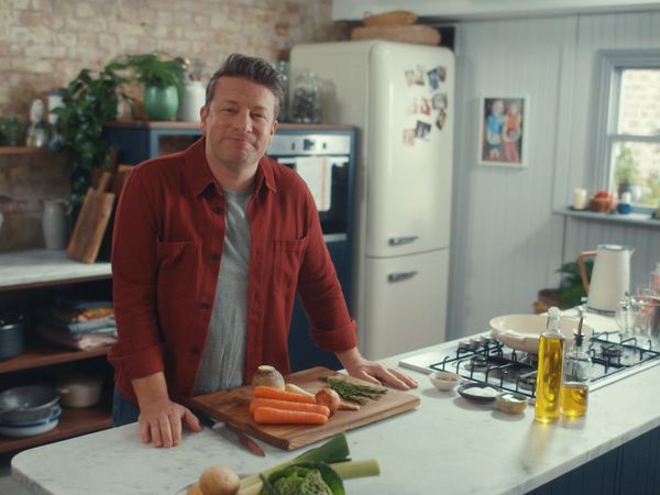 Jamie Oliver: Cooking For Less - Episode 106