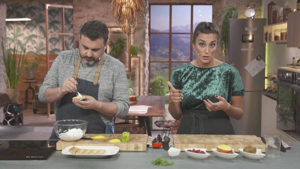 A Bocados - Salchipapa Con Emulsion De Aguacate