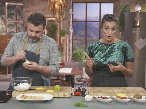 A Bocados - Salchipapa Con Emulsion De Aguacate