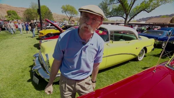 Mi Coche Clasico - Exposición de coches de acción de abril