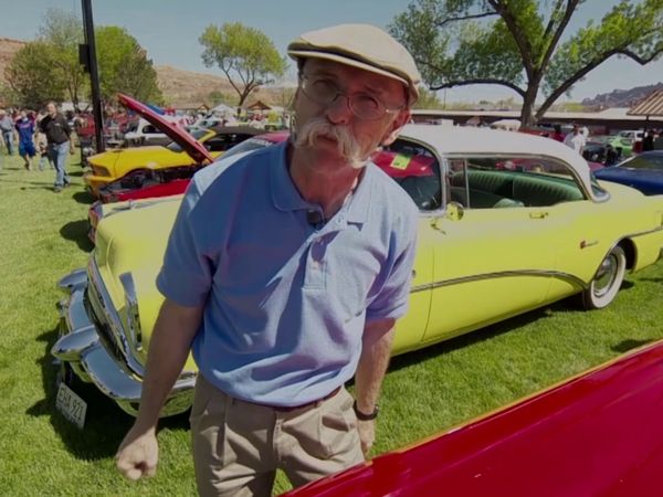 Mi Coche Clasico - Exposición de coches de acción de abril