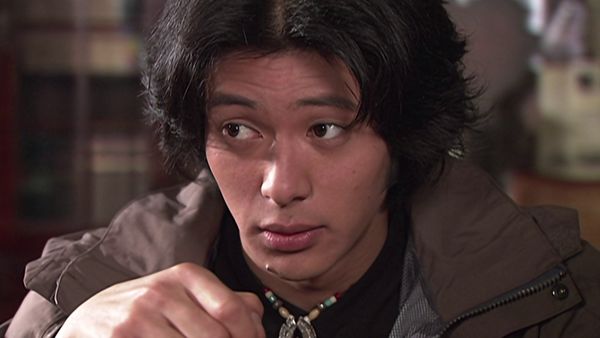 Kamen Rider Kuuga - Sospecha