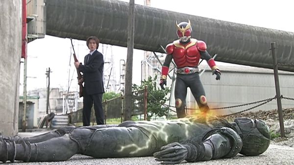 Kamen Rider Kuuga - Sonreír